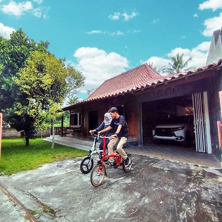 Ndalem Arsita Villa Yogyakarta Exterior foto